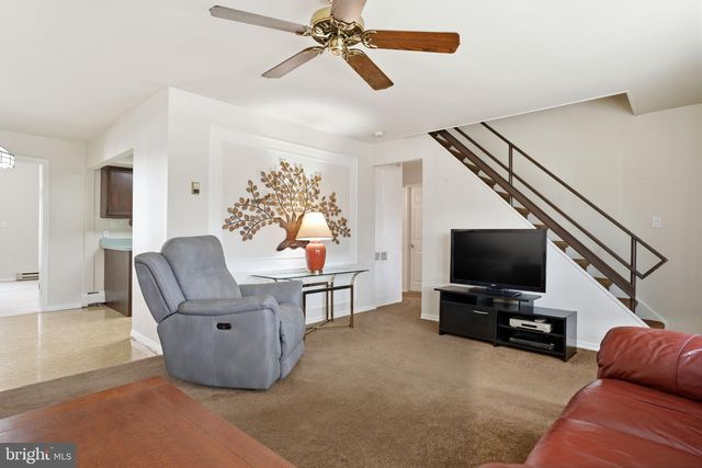 103 HEDGE RD, Levittown, PA 19056