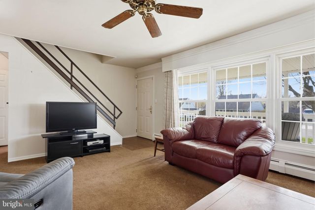 103 HEDGE RD, Levittown, PA 19056