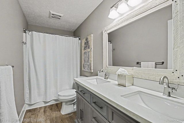 3245 Deep Rose Drive, Georgetown Charter Township, MI 49426