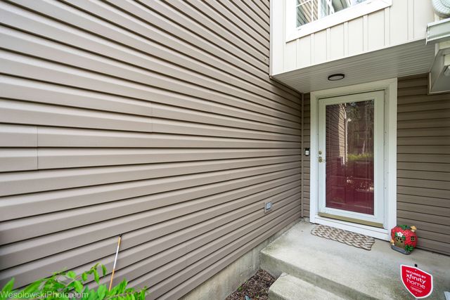207 Locksley Drive, Streamwood, IL 60107