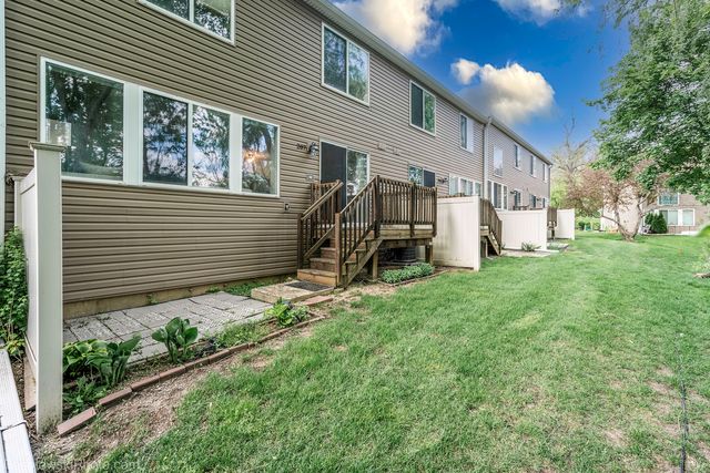 207 Locksley Drive, Streamwood, IL 60107