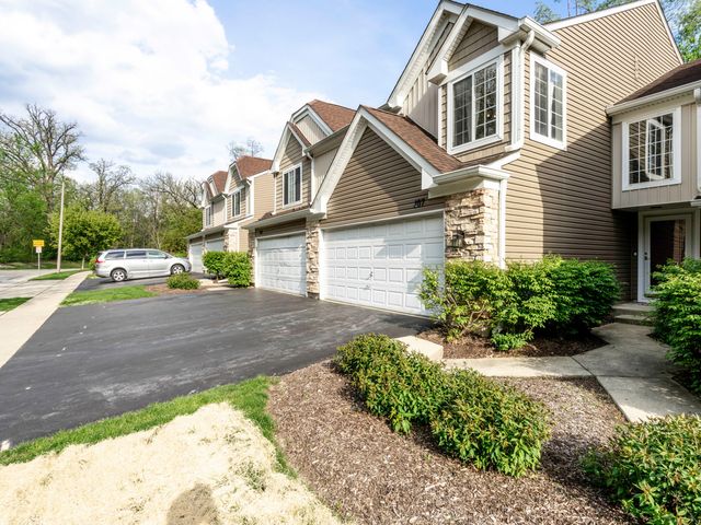 207 Locksley Drive, Streamwood, IL 60107