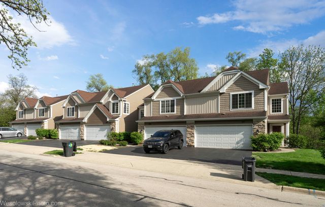 207 Locksley Drive, Streamwood, IL 60107