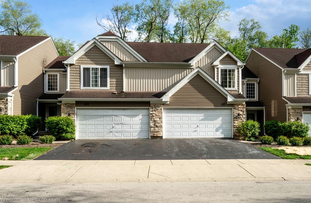 207 Locksley Drive, Streamwood, IL 60107