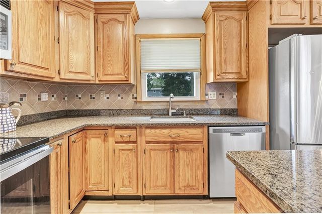 15 Albert Street, Milford, CT 06460