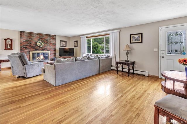 15 Albert Street, Milford, CT 06460