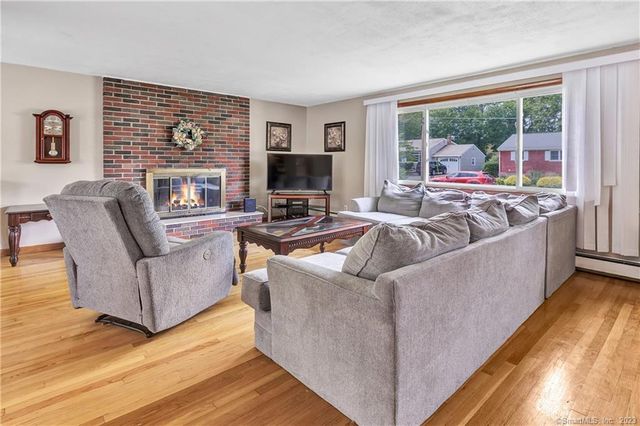 15 Albert Street, Milford, CT 06460