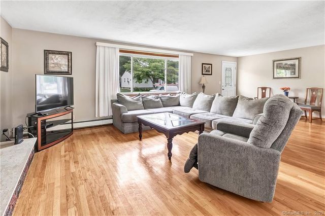 15 Albert Street, Milford, CT 06460