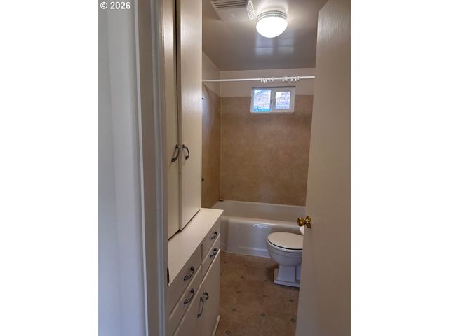 1197 W 11TH Ave, Eugene, OR 97402