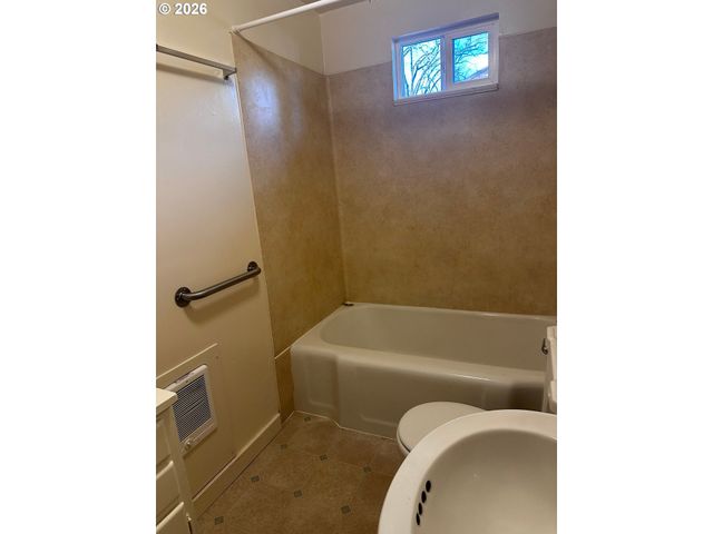 1197 W 11TH Ave, Eugene, OR 97402