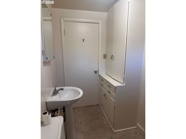 1197 W 11TH Ave, Eugene, OR 97402