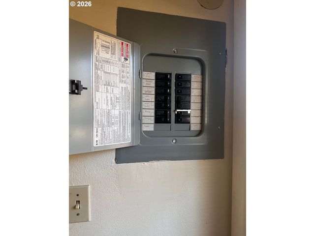 1197 W 11TH Ave, Eugene, OR 97402