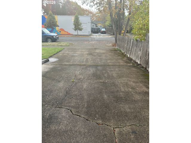 1197 W 11TH Ave, Eugene, OR 97402