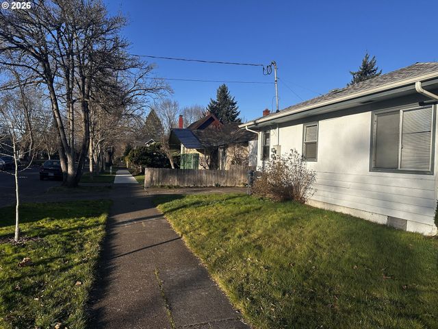1197 W 11TH Ave, Eugene, OR 97402