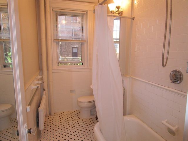 122 Riverway 5, Boston, MA 02215