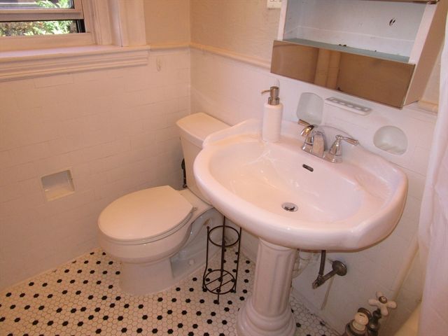 122 Riverway 5, Boston, MA 02215