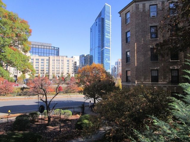 122 Riverway 5, Boston, MA 02215