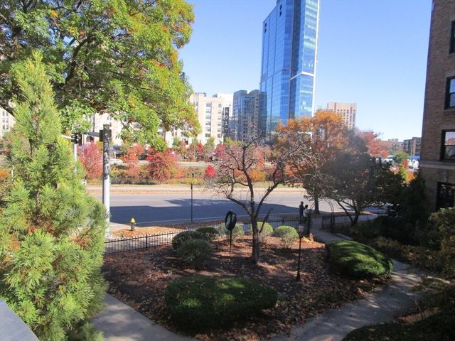 122 Riverway 5, Boston, MA 02215