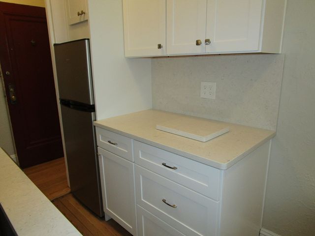 122 Riverway 5, Boston, MA 02215