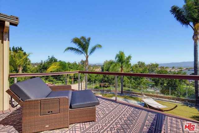 28937 Mirada Circulo, Valencia, CA 91354