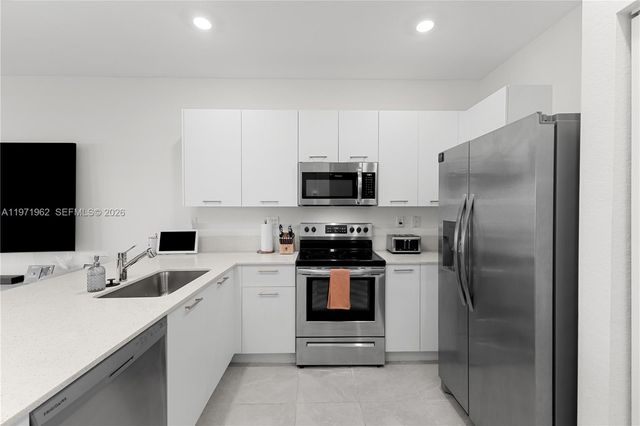 12906 NW 22nd Pl 0, Miami, FL 33167