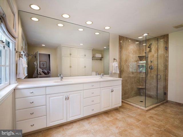 825 PARKES RUN LN, Villanova, PA 19085
