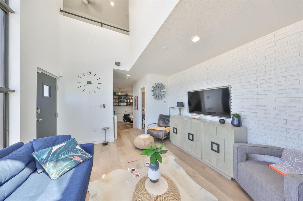 Image 13 of property listing at 3012 W BARCELONA STREET 7, Tampa, FL 33629