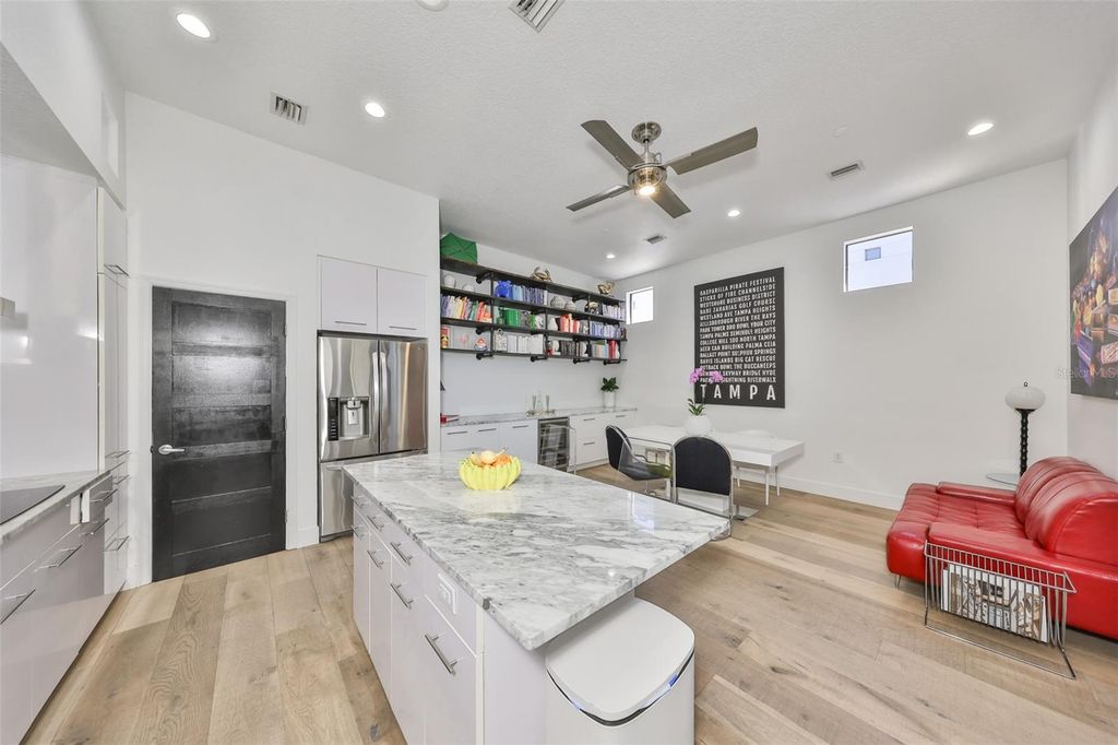 Image 19 of property listing at 3012 W BARCELONA STREET 7, Tampa, FL 33629