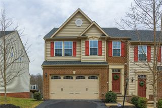 217 Noble Woods Dr, Coraopolis, PA 15108