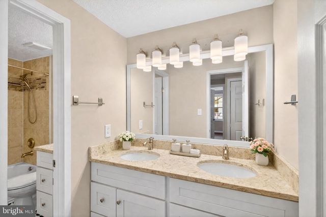 15806 LAZY DAY LN, Dumfries, VA 22025