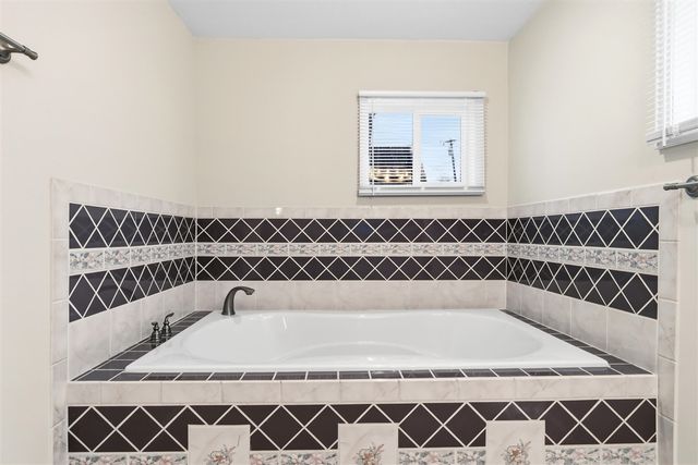 321 Ackerson Lake Drive, Jackson, MI 49201