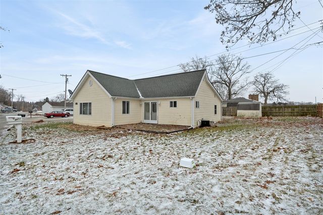 321 Ackerson Lake Drive, Jackson, MI 49201