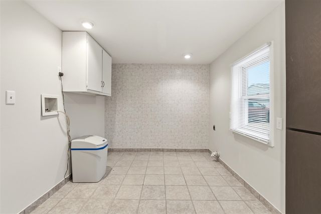 321 Ackerson Lake Drive, Jackson, MI 49201