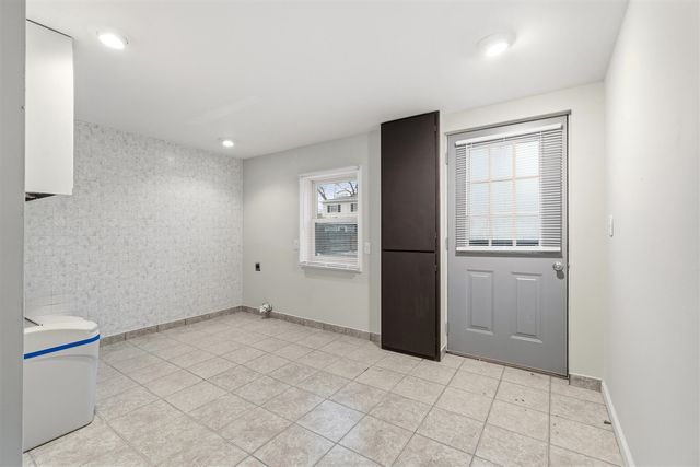 321 Ackerson Lake Drive, Jackson, MI 49201