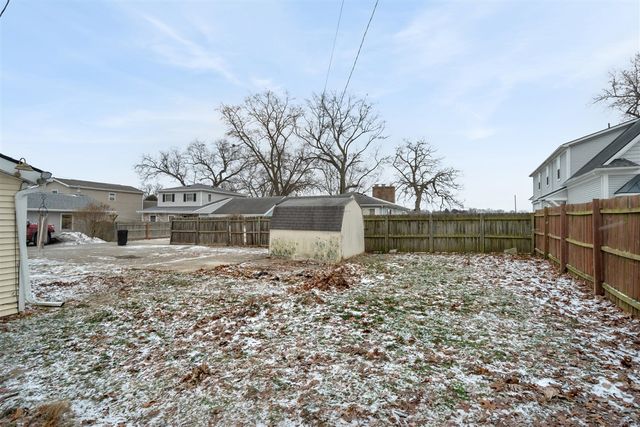 321 Ackerson Lake Drive, Jackson, MI 49201