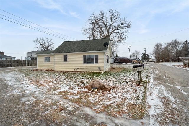 321 Ackerson Lake Drive, Jackson, MI 49201