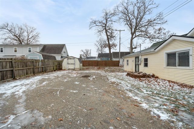 321 Ackerson Lake Drive, Jackson, MI 49201