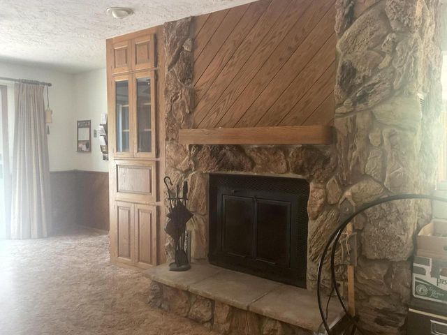 W297N2968 Oakwood Grove ROAD, Pewaukee, WI 53072