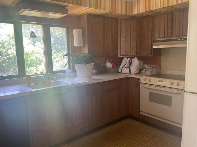 W297N2968 Oakwood Grove ROAD, Pewaukee, WI 53072