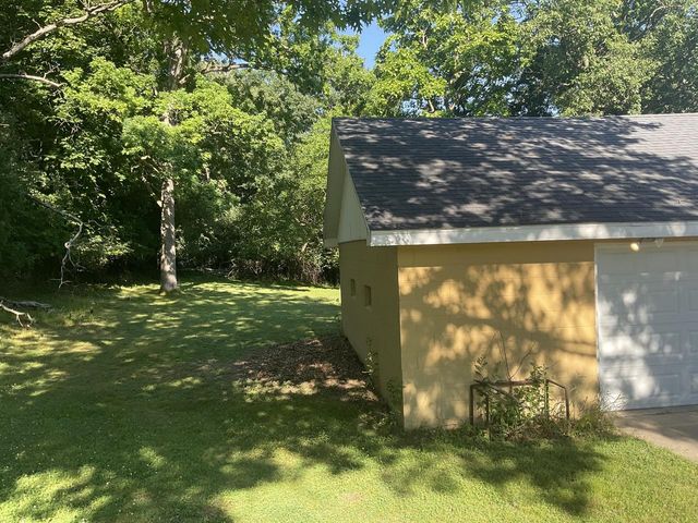 W297N2968 Oakwood Grove ROAD, Pewaukee, WI 53072