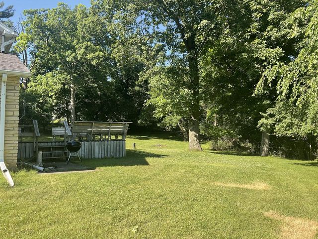 W297N2968 Oakwood Grove ROAD, Pewaukee, WI 53072