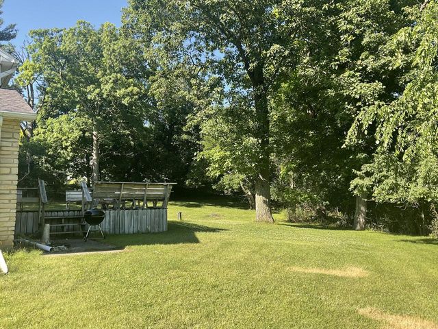 W297N2968 Oakwood Grove ROAD, Pewaukee, WI 53072