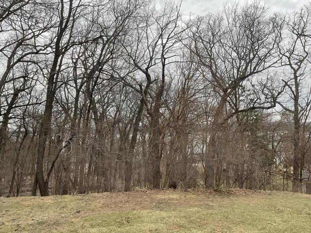 W297N2968 Oakwood Grove ROAD, Pewaukee, WI 53072
