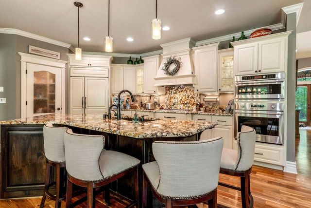 1021 Emerald DRIVE, Hartford, WI 53027