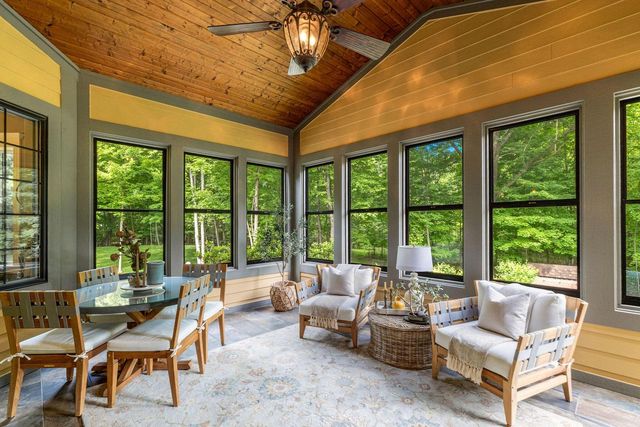 1021 Emerald DRIVE, Hartford, WI 53027