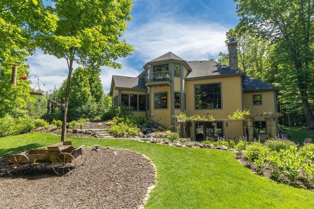 1021 Emerald DRIVE, Hartford, WI 53027