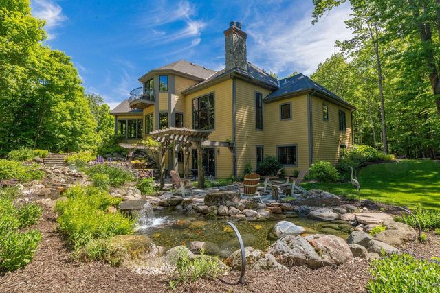 1021 Emerald DRIVE, Hartford, WI 53027