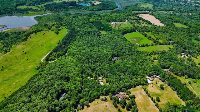 1021 Emerald DRIVE, Hartford, WI 53027