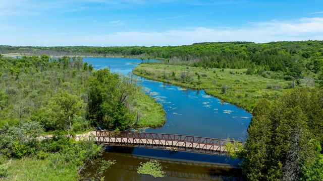 1021 Emerald DRIVE, Hartford, WI 53027