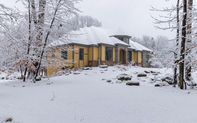 1021 Emerald DRIVE, Hartford, WI 53027
